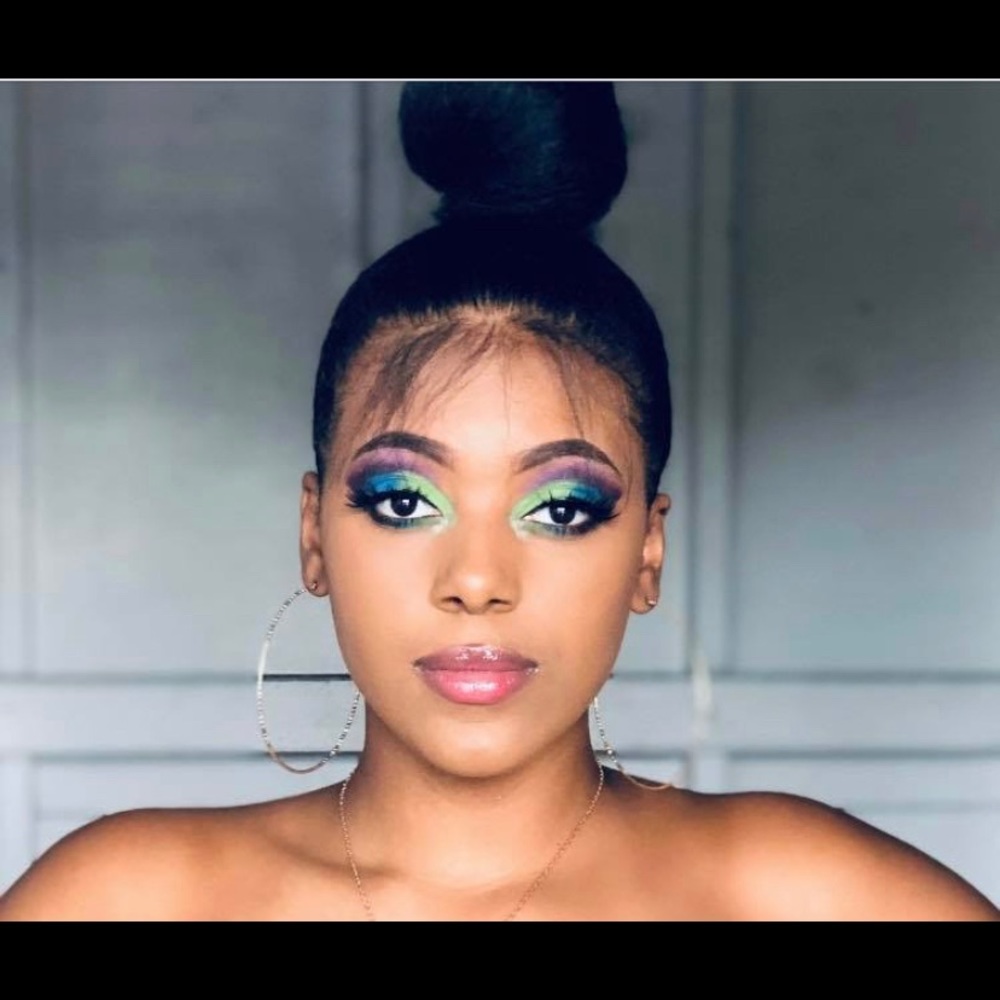 Meet your Posher, Eva